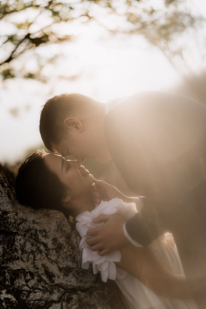 A Love Wrapped in White and Whispers of Bandung by Cesar Picture - 001 A Love Wrapped in White and Whispers of Bandung by Cesar Picture - 001