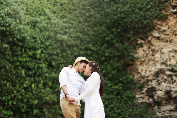 prewedding  in bali with victor malelak photograph by victor malelak photography - 010