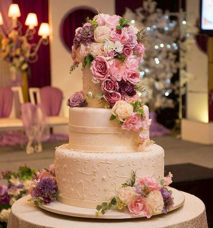3 Tiers by Amor Cake - 002 3 Tiers by Amor Cake - 002