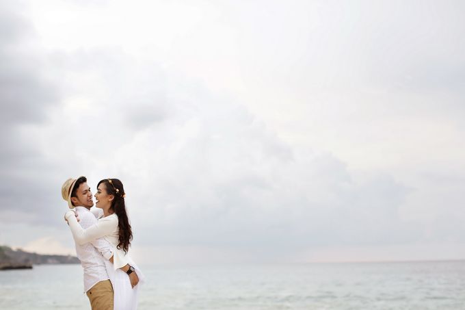 prewedding  in bali with victor malelak photograph by victor malelak photography - 018