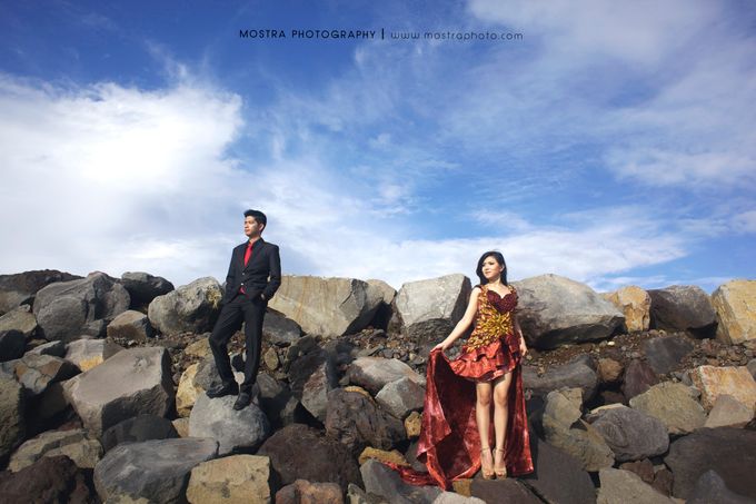 Holy & Yessy Prewedding Photoshoot by MOSTRA PHOTOGRAPHY - 002