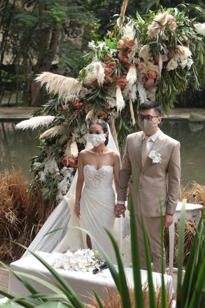 Intimate Rustic Forest Wedding by Manten Ballroom - 019 Intimate Rustic Forest Wedding by Manten Ballroom - 019