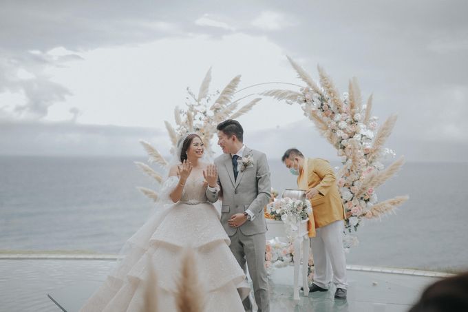 Sally and Randy Wedding by All Season Surabaya Photo by KAMAYA BALI - 002 Sally and Randy Wedding by All Season Surabaya Photo by KAMAYA BALI - 002