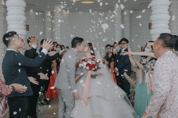 Sally and Randy Wedding by All Season Surabaya Photo by KAMAYA BALI - 005 Sally and Randy Wedding by All Season Surabaya Photo by KAMAYA BALI - 005