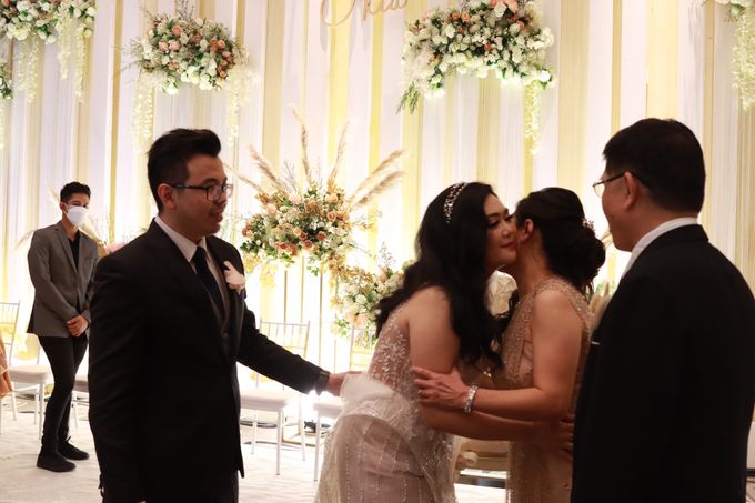 Lounge Jazz wedding band at Double Tree Jakarta by Double V Entertainment by Double V Entertainment - 036 Lounge Jazz wedding band at Double Tree Jakarta by Double V Entertainment by Double V Entertainment - 036