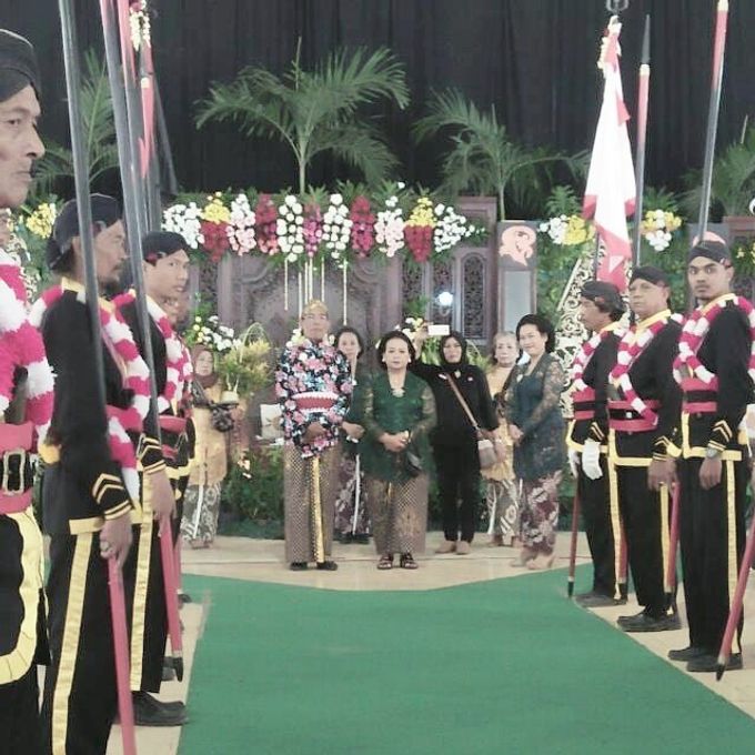 Pengantin Hijab - Bridal - Paes Tradisional by Rumah Rias Itut Bambang - 016 Pengantin Hijab - Bridal - Paes Tradisional by Rumah Rias Itut Bambang - 016