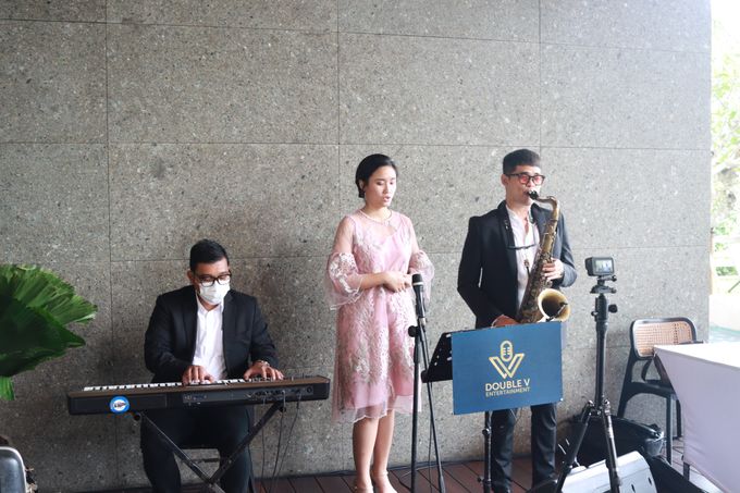 Jazz band for wedding at Forest by wyls kitchen jakarta - Double V entertainment by Double V Entertainment - 011