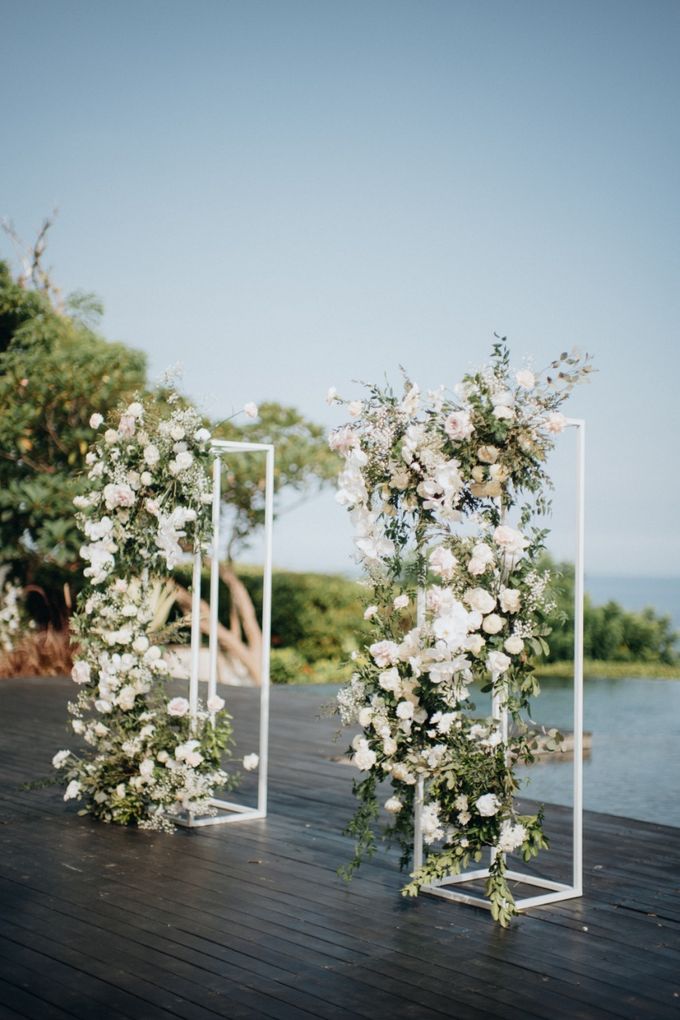 ROMANTIC RUSTIC WEDDING AT PANDAWA CLIFF ESTATE by Silverdust Decoration - 023