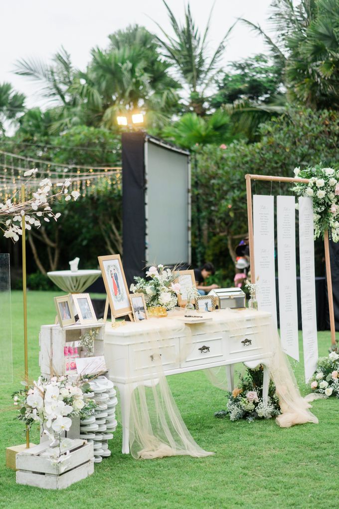 Elegant Wedding Decoration with the mix of blush and ivory at The Ritz Carlton by Silverdust Decoration - 006 Elegant Wedding Decoration with the mix of blush and ivory at The Ritz Carlton by Silverdust Decoration - 006