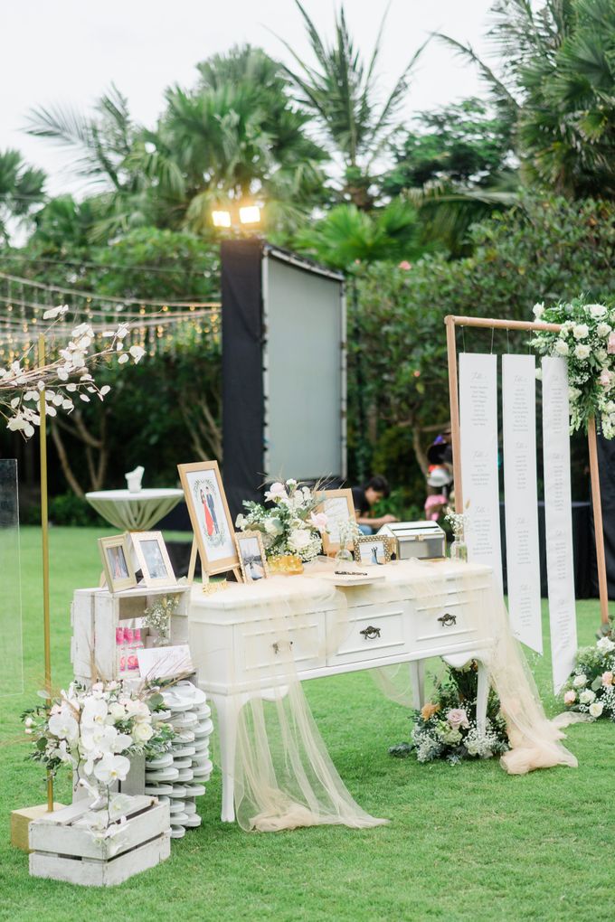 Elegant Wedding Decoration with the mix of blush and ivory at The Ritz Carlton by Silverdust Decoration - 006