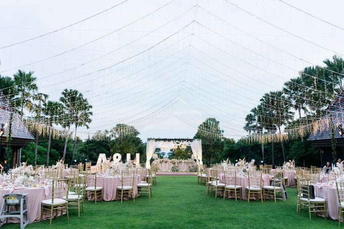 Elegant Wedding Decoration with the mix of blush and ivory at The Ritz Carlton by Silverdust Decoration - 010