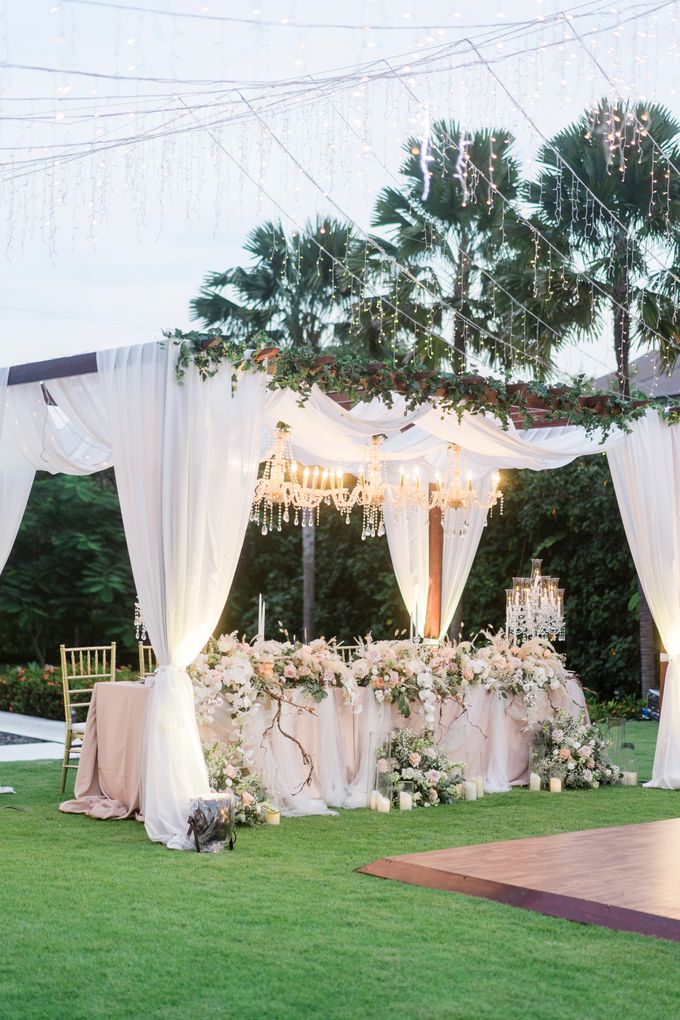 Elegant Wedding Decoration with the mix of blush and ivory at The Ritz Carlton by Silverdust Decoration - 012