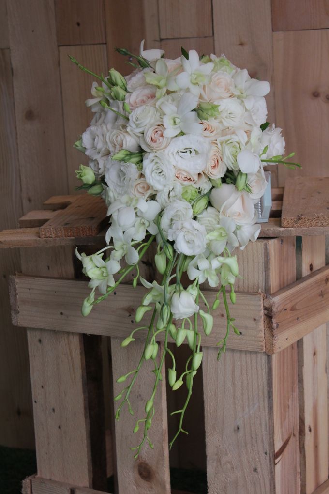 Bridal Bouquet by defloriee flower boutique - 010