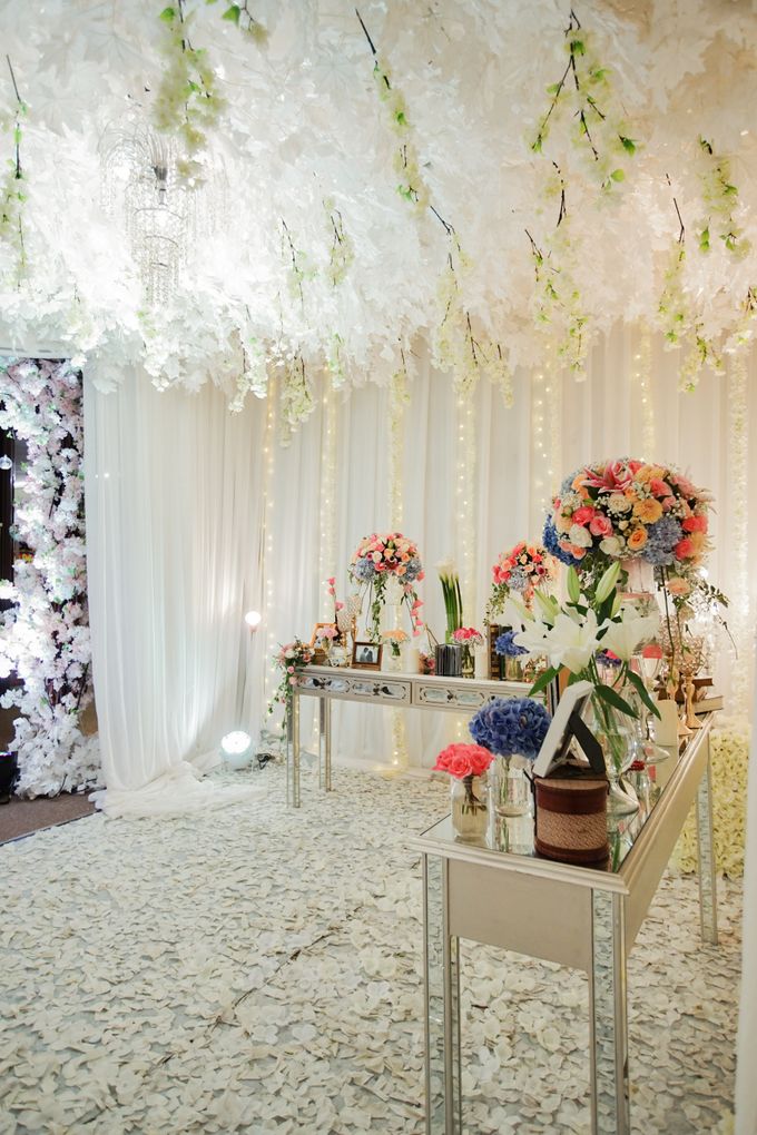 The Wedding of Raymoon Anjelina by The Swan Decoration - 019 The Wedding of Raymoon Anjelina by The Swan Decoration - 019