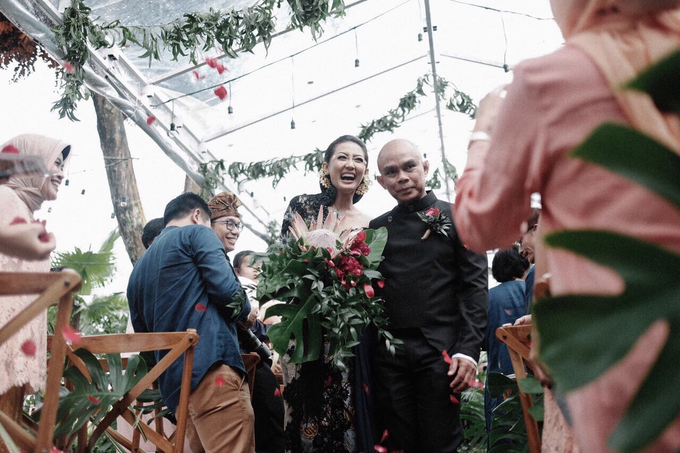 Black & Marsala Wedding of Ranggani & Ario by Delapan Bali Event & Wedding - 014 Black & Marsala Wedding of Ranggani & Ario by Delapan Bali Event & Wedding - 014