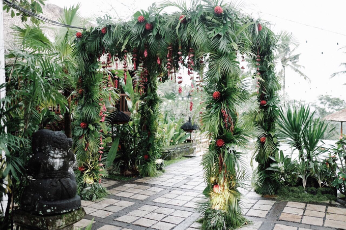 Black & Marsala Wedding of Ranggani & Ario by Delapan Bali Event & Wedding - 024 Black & Marsala Wedding of Ranggani & Ario by Delapan Bali Event & Wedding - 024