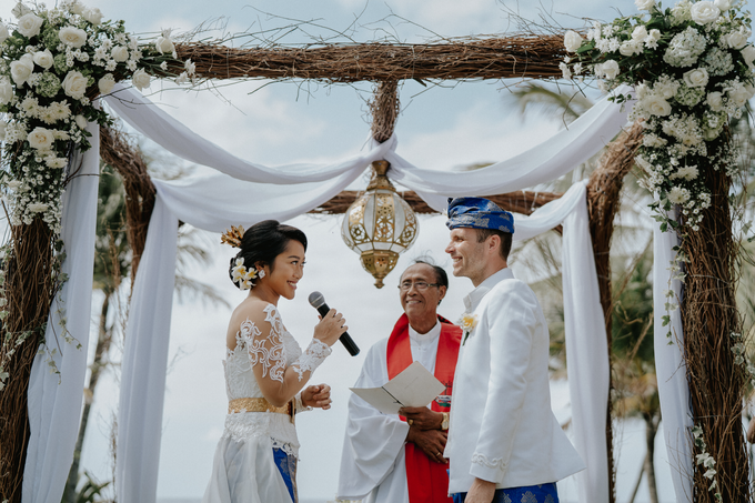 Wedding at the hometown of Putu & Berrnad by Delapan Bali Event & Wedding - 005 Wedding at the hometown of Putu & Berrnad by Delapan Bali Event & Wedding - 005
