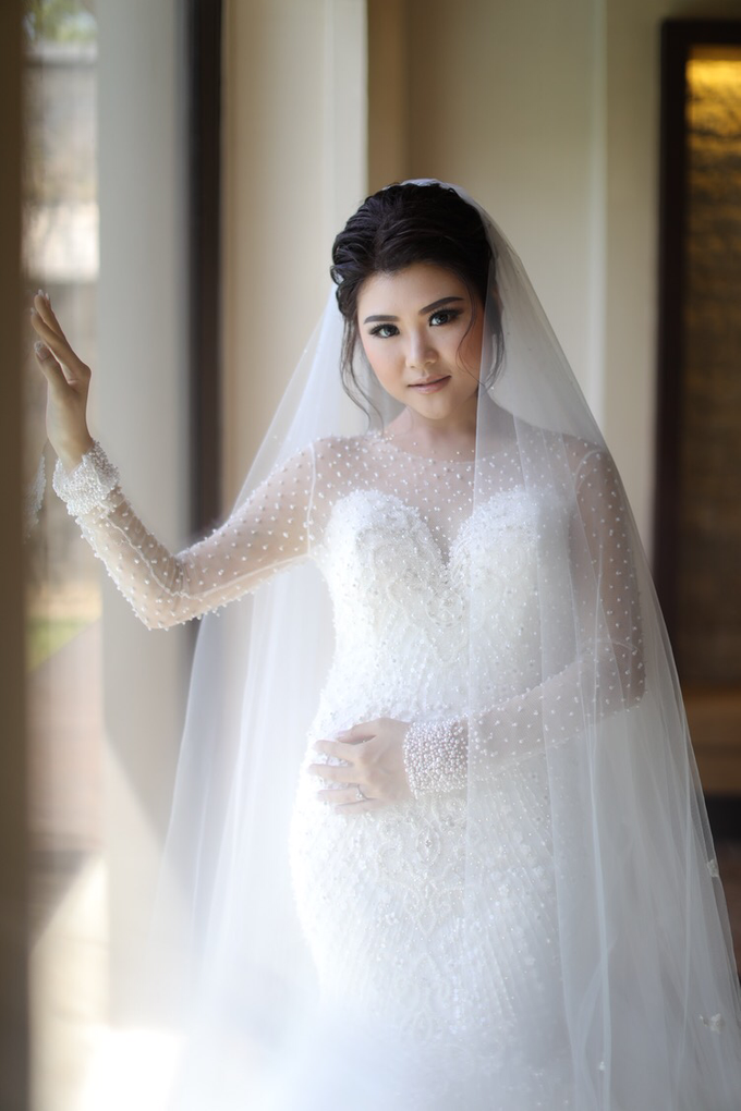 Wedding of Feliks & Vinchi (Ritz Carlton Bali) by DONNY LIEM The Make Up Art - 010