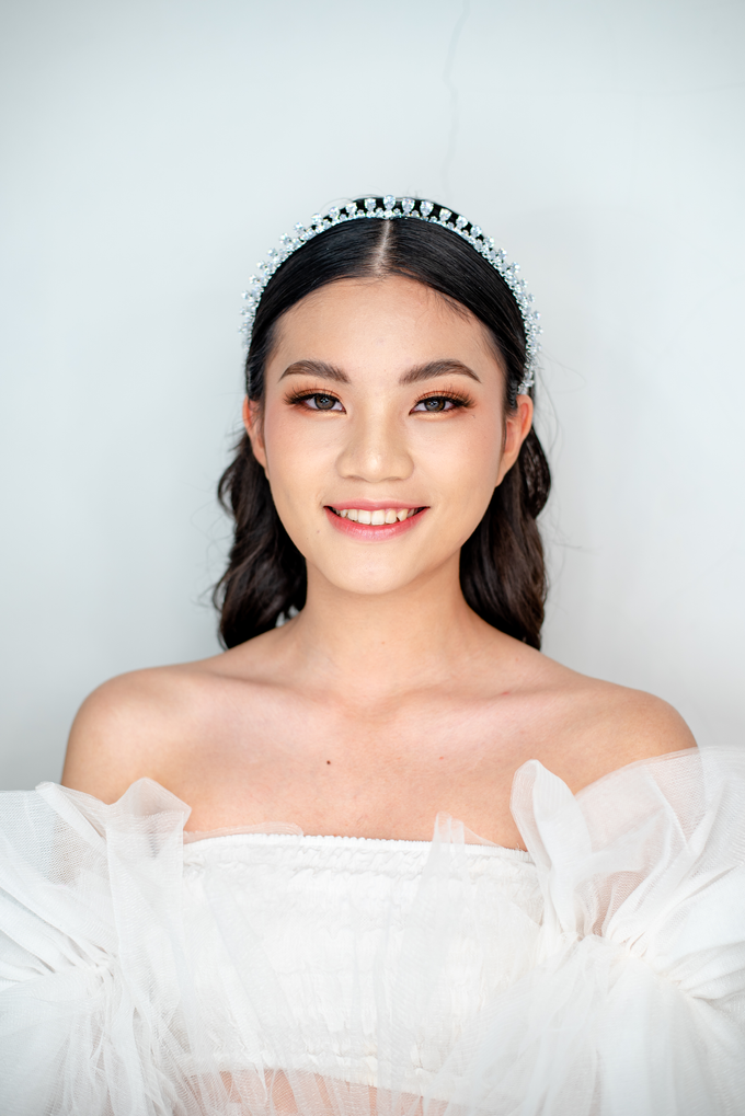 Romantic Wedding Look by Dhea Arway Makeup Artist - 002