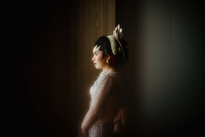 Dhita & Rezky Wedding at The Allwynn Grand Ballroom by AKSA Creative - 009