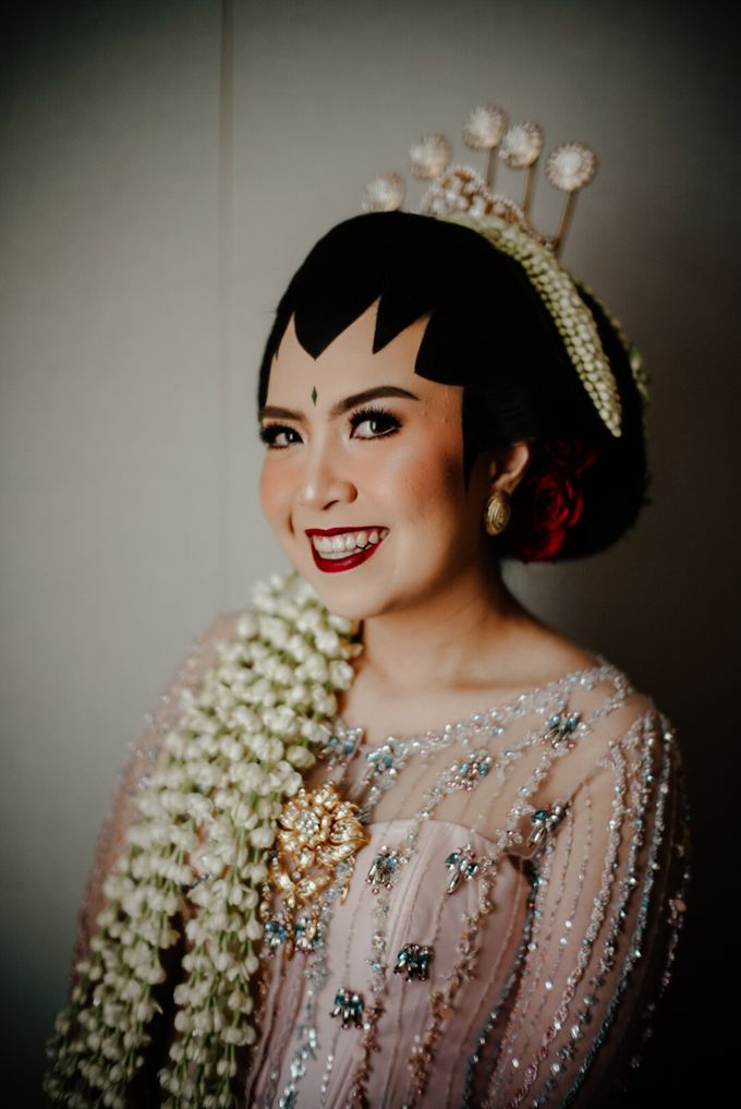 Dhita & Rezky Wedding at The Allwynn Grand Ballroom by AKSA Creative - 016