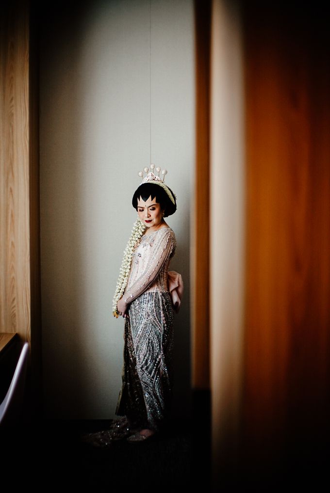 Dhita & Rezky Wedding at The Allwynn Grand Ballroom by AKSA Creative - 025