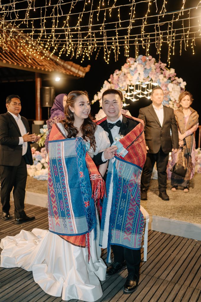 Ulos Ceremony by Golden Lotus Wedding Organizer Bali - 005 Ulos Ceremony by Golden Lotus Wedding Organizer Bali - 005