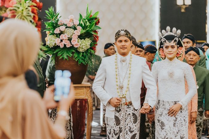 Javanese Akad of Reza & Dyah by Menara Mandiri by IKK Wedding (ex. Plaza Bapindo) - 014 Javanese Akad of Reza & Dyah by Menara Mandiri by IKK Wedding (ex. Plaza Bapindo) - 014