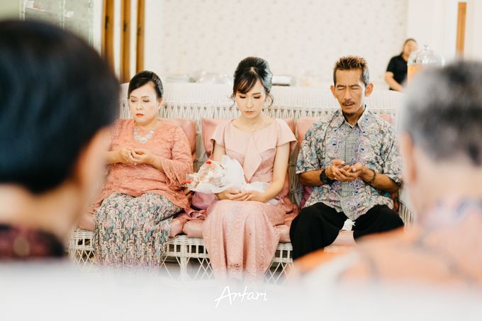 ochi and irfan engagement by artari photography - 008