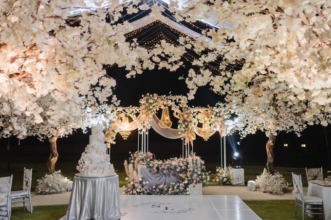An Elegant Timeless Blush and Rose Gold Arrangement by Bali Wedding Atelier - 001 An Elegant Timeless Blush and Rose Gold Arrangement by Bali Wedding Atelier - 001