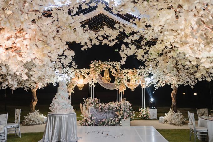 An Elegant Timeless Blush and Rose Gold Arrangement by Bali Wedding Atelier - 001