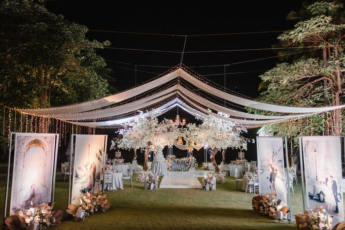 An Elegant Timeless Blush and Rose Gold Arrangement by Bali Wedding Atelier - 019