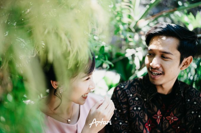 ochi and irfan engagement by artari photography - 018