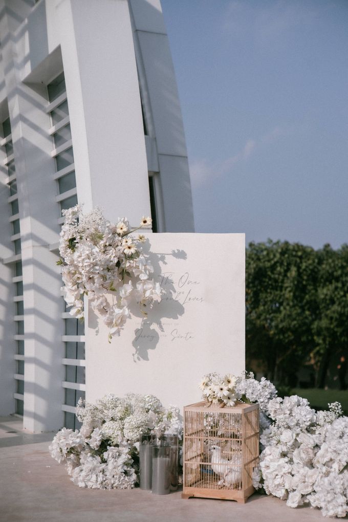 Jerry & Sinta Holy Matrimony Decoration at Ritz Carlton Bali by Infinity Wedding Planner - 005