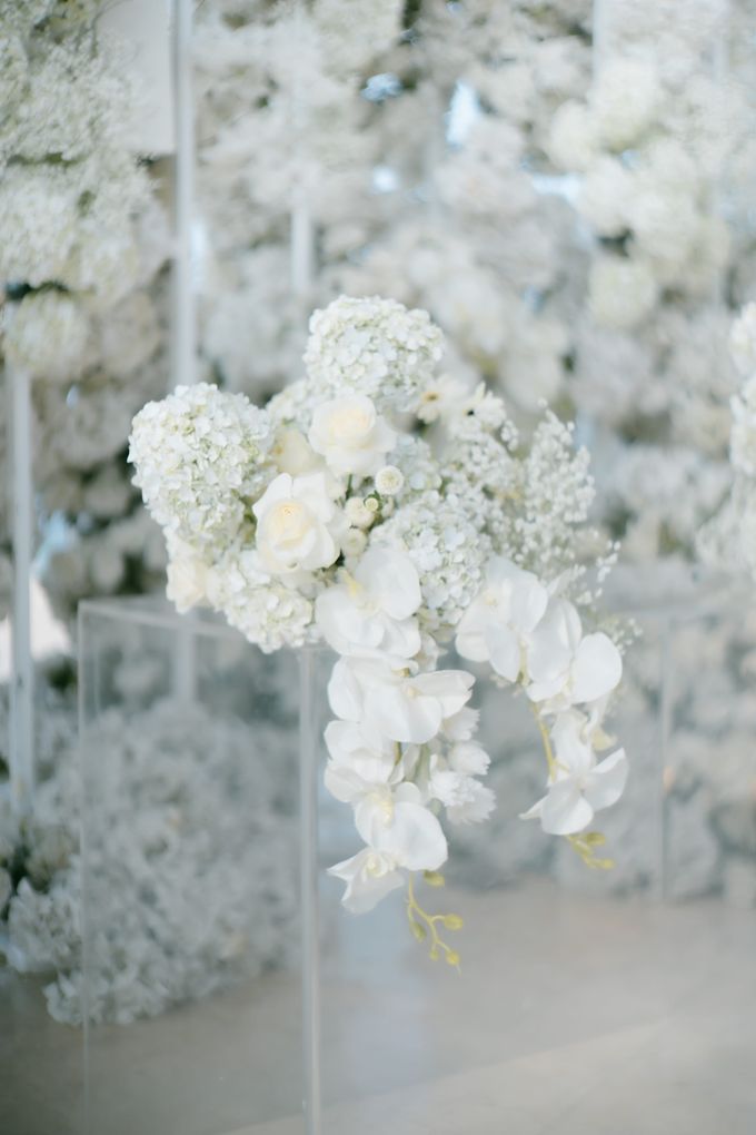 Jerry & Sinta Holy Matrimony Decoration at Ritz Carlton Bali by Infinity Wedding Planner - 013