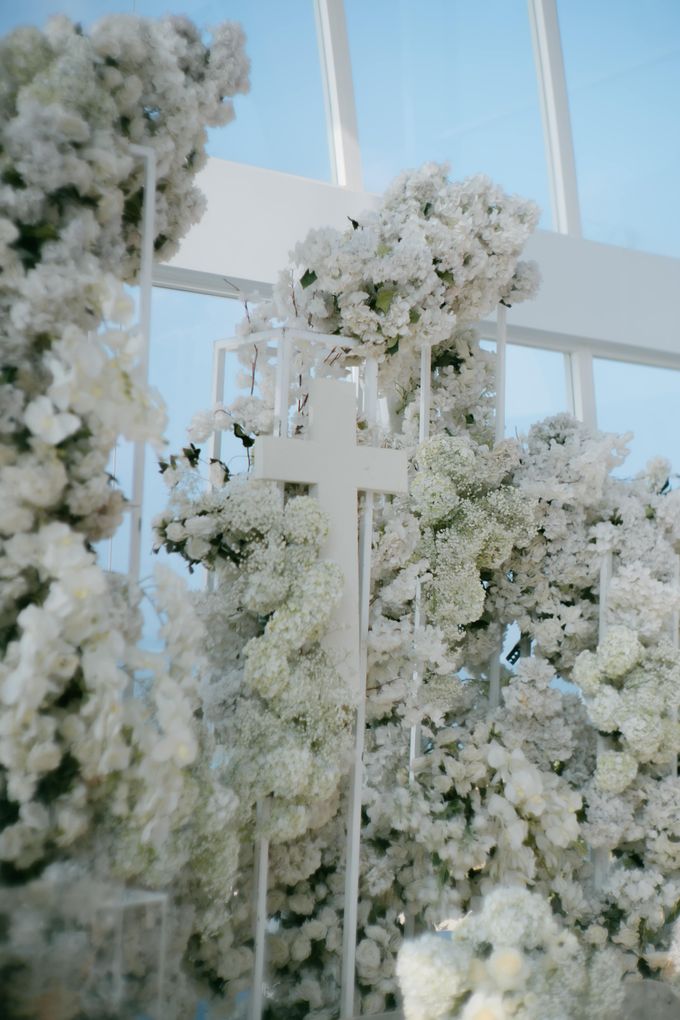 Jerry & Sinta Holy Matrimony Decoration at Ritz Carlton Bali by Infinity Wedding Planner - 011
