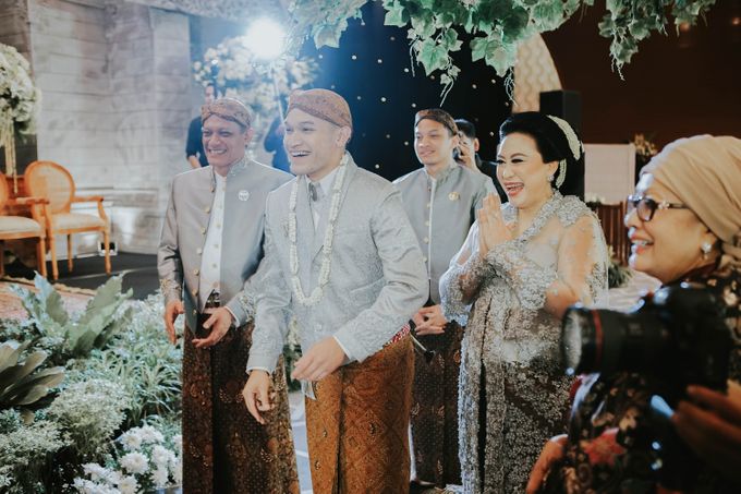 JAVANASE WEDDING OF TIARA & EMIL by Menara Mandiri by IKK Wedding - 003