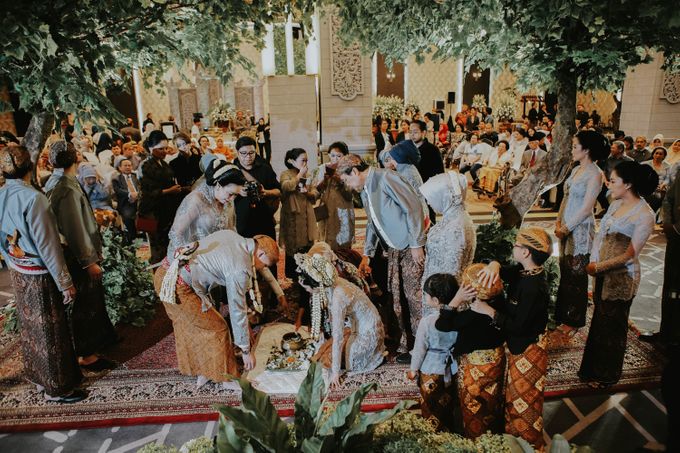 JAVANASE WEDDING OF TIARA & EMIL by Menara Mandiri by IKK Wedding - 005