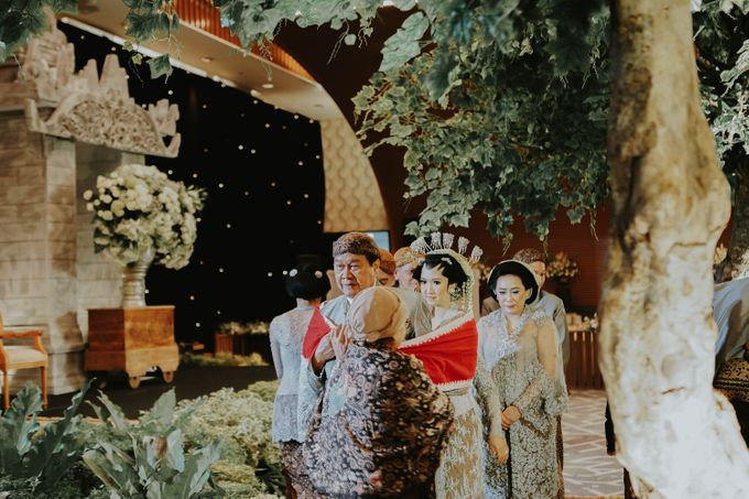 JAVANASE WEDDING OF TIARA & EMIL by Menara Mandiri by IKK Wedding - 006