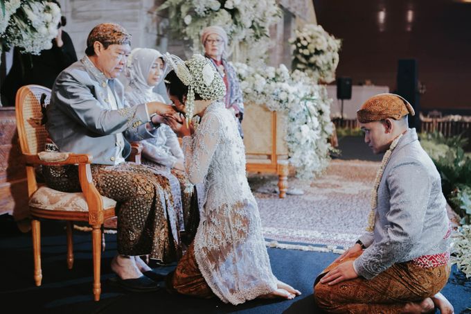 JAVANASE WEDDING OF TIARA & EMIL by Menara Mandiri by IKK Wedding - 008