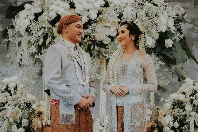 JAVANASE WEDDING OF TIARA & EMIL by Menara Mandiri by IKK Wedding - 010