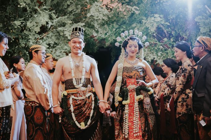 JAVANASE WEDDING OF TIARA & EMIL by Menara Mandiri by IKK Wedding - 012