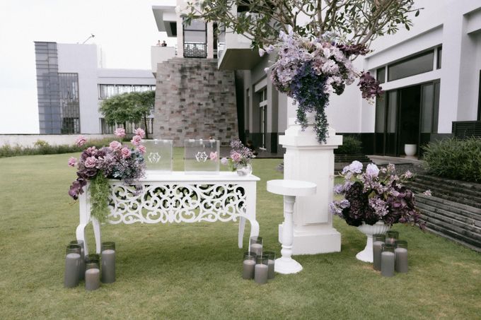 Jerry & Sinta Wedding Decoration at Ritz Carlton Bali by Infinity Wedding Planner - 004