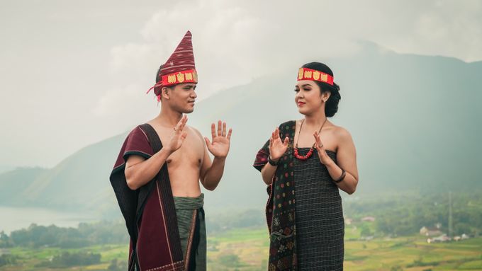 Prewed Batak by tobature lake toba photography - 009