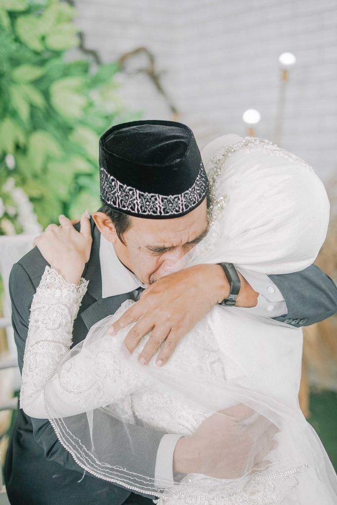 Intimate Wedding | Niar & Dhani by LAKSMI - Kebaya Muslimah & Islamic Bride - 025