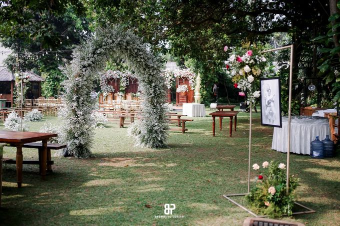 Wedding of Aziz & Titut, August 27, 2023 at Laguna Park, Pamulang. by Dekorasi Vintage - 009