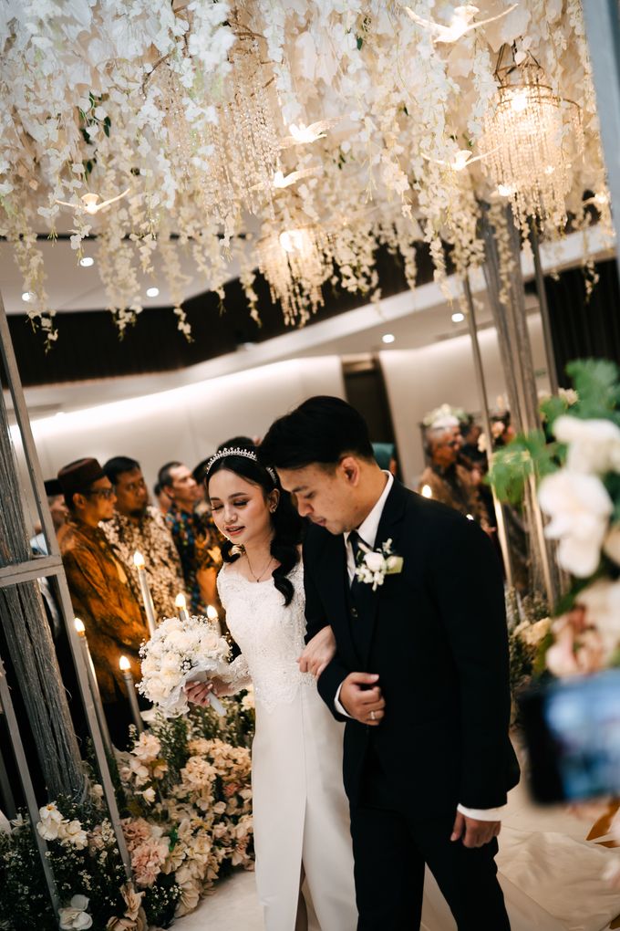 The Wedding of Aldira & Izar by Sky Wedding Entertainment Enterprise & Organizer - 027