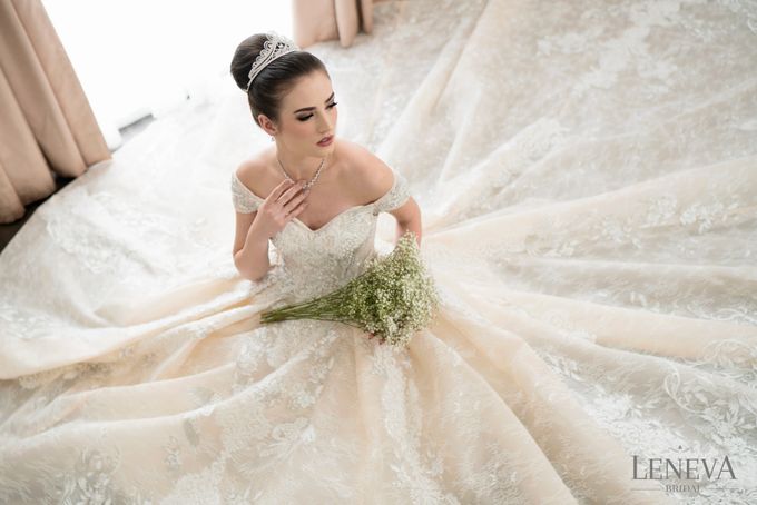 WEDDING GOWN by Leneva Bridal - 042 WEDDING GOWN by Leneva Bridal - 042