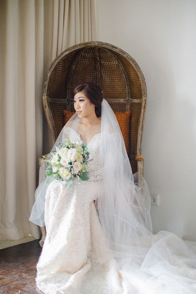White Elegant Wedding Cliff by Bali Izatta Wedding Planner & Wedding Florist Decorator - 001 White Elegant Wedding Cliff by Bali Izatta Wedding Planner & Wedding Florist Decorator - 001