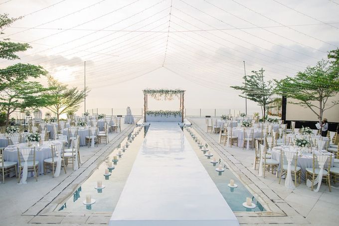 White Elegant Wedding Cliff by Bali Izatta Wedding Planner & Wedding Florist Decorator - 013 White Elegant Wedding Cliff by Bali Izatta Wedding Planner & Wedding Florist Decorator - 013